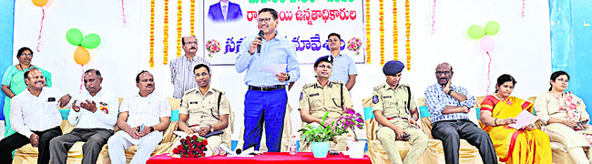 భక్తులకు ఇబ్బంది  కలగకుండా రవాణా సేవలు
1