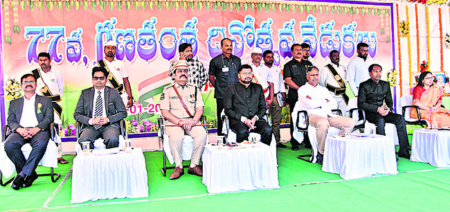 అన్నిరంగాల్లో అగ్రపథం!1