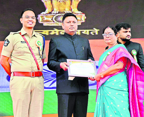 ● ఉత్తమ సేవకు ప్రశంస2