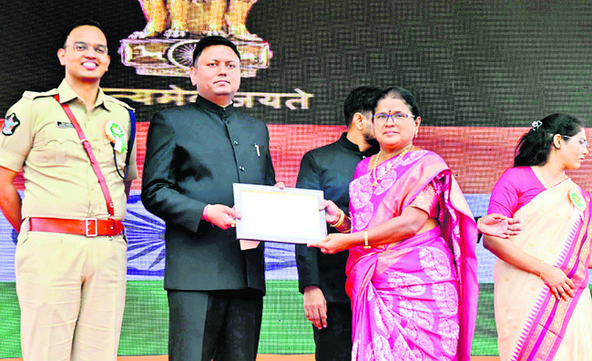 ● ఉత్తమ సేవకు ప్రశంస7