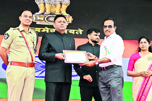 ● ఉత్తమ సేవకు ప్రశంస6