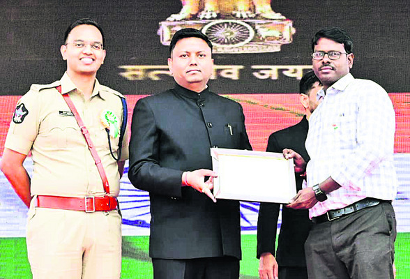 ● ఉత్తమ సేవకు ప్రశంస5