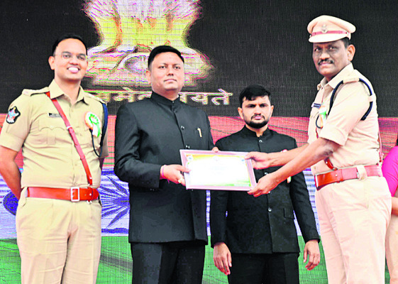 ● ఉత్తమ సేవకు ప్రశంస9