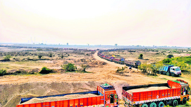 వణికిస్తున్న రోడ్లు1