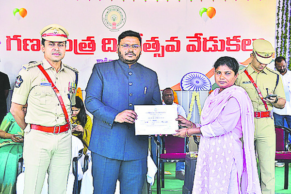 ఉత్తమ సేవలకు పురస్కారాలు2