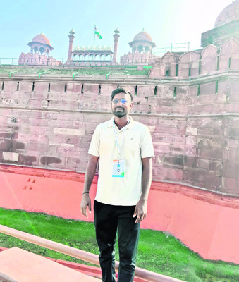 రాష్ట్రపతికి వందన సమర్పణలో ‘పాలమూరు బిడ్డ’ 
1