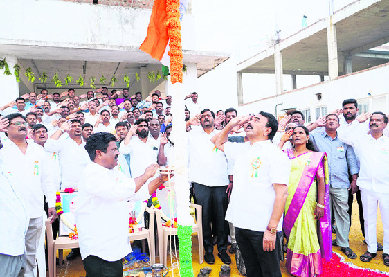 త్యాగధనుల కృషితోనే స్వేచ్ఛాయుత వాతావరణం 
1