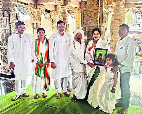 నాగోబా సన్నిధిలో భక్తజనం1