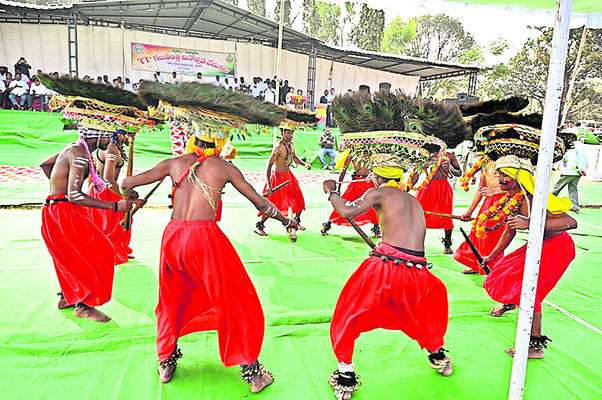 గిరిజనుల అభివృద్ధికి ప్రజా ప్రభుత్వం కృషి1