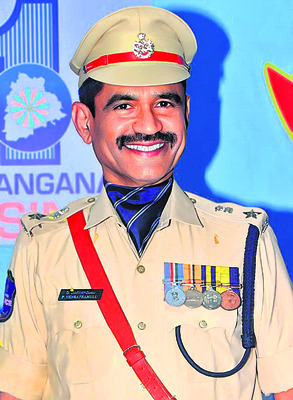 ఉత్తమ ఉద్యోగికి సన్మానం2