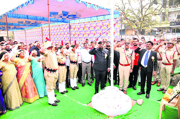 ● వ్యాపార రంగాల్లో మహిళల భాగస్వామ్యం ● జిల్లా కలెక్టర్‌1