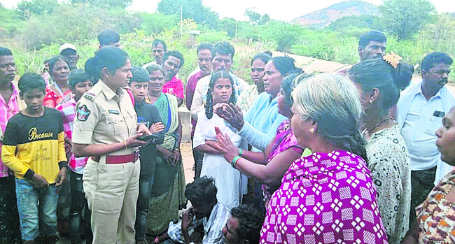 నీటి కోసం నిరసనాగ్రహం 1