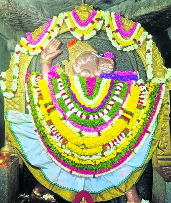 ఉత్సాహంగా ఉట్లమాను జాతర1