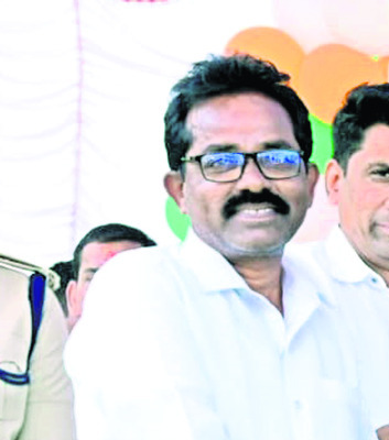 ఉత్తమ సేవలకు పురస్కారం 
6