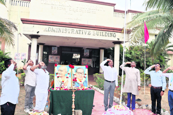 త్రివర్ణ పతాకం రెపరెపలు1