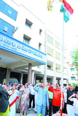 త్రివర్ణ పతాకం రెపరెపలు2