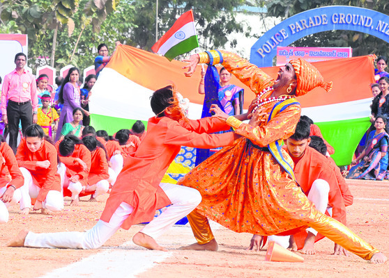 అలరించిన నృత్య ప్రదర్శనలు 2