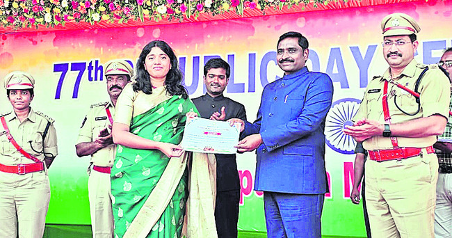 సేవలకు గుర్తింపు10