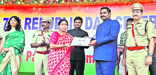 సేవలకు గుర్తింపు8