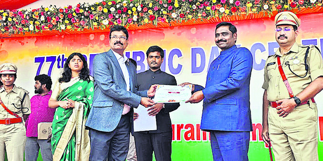 సేవలకు గుర్తింపు14