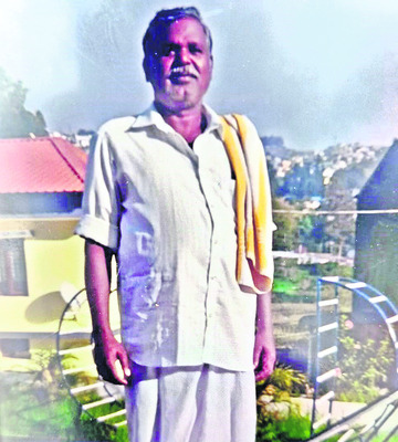 పోలీసులు న్యాయం చేయలేదని.. సెల్‌ టవర్‌ ఎక్కాడు!1