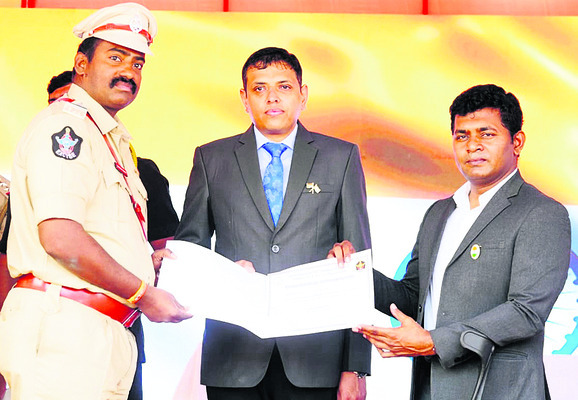 పశుశాఖ జేడీ ప్రేమ్‌చంద్‌కు  రాష్ట్ర స్థాయి అవార్డు 2