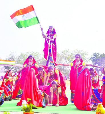 ఆకట్టుకున్న
2