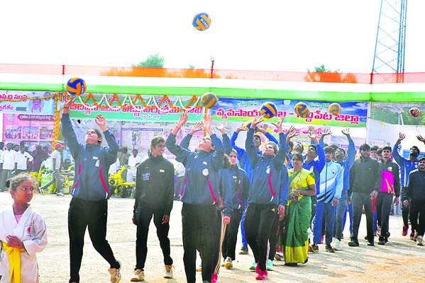 ఆకట్టుకున్న
3