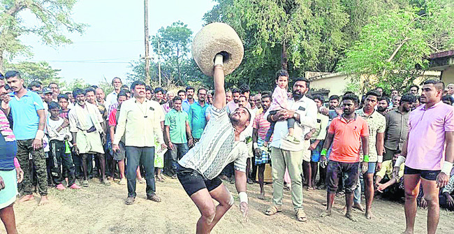 ఆకట్టుకున్న గుర్రాల పరుగు ప్రదర్శన1