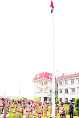 డీపీవోలో గణతంత్ర వేడుకలు
2