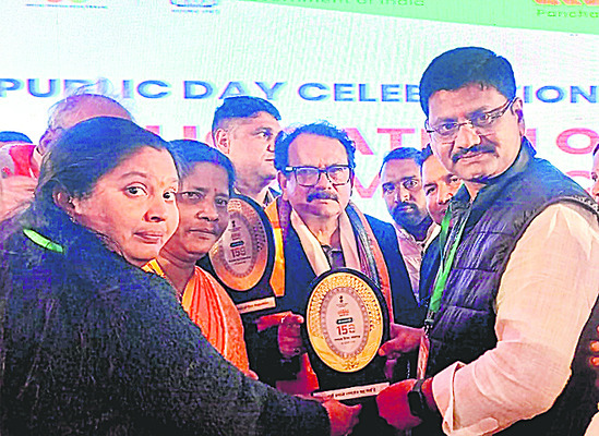 జిల్లా కోర్టులో    గణతంత్ర వేడుకలు 
1