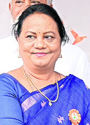 సత్కారం.. రుణసాయం 
10