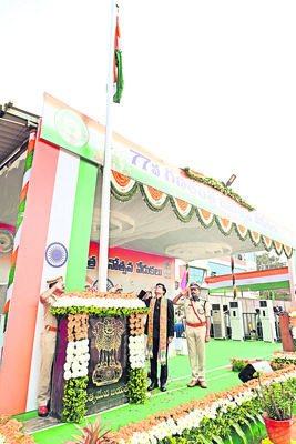 సత్కారం.. రుణసాయం 
3