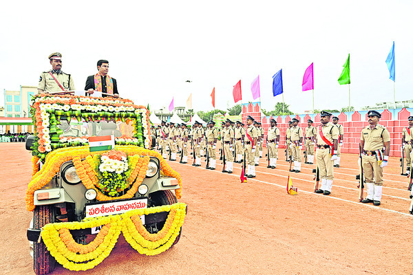 సత్కారం.. రుణసాయం 
1