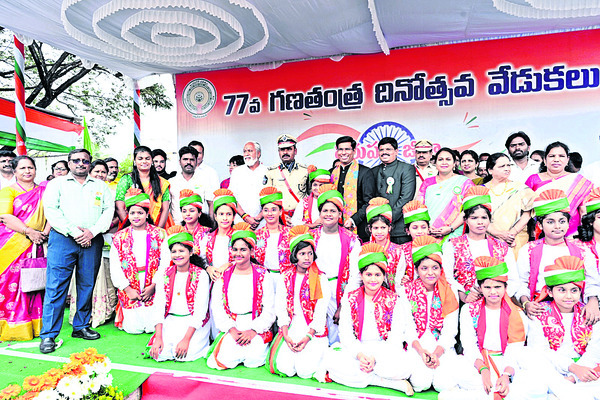 సత్కారం.. రుణసాయం 
2