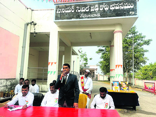 డీపీవోలో గణతంత్ర వేడుకలు
3