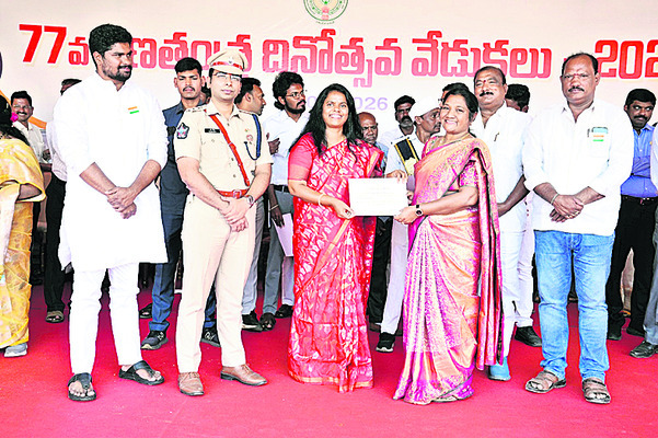 ఉత్తమ సేవలకు పురస్కారాలు4