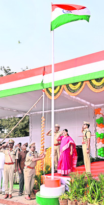 జిల్లా సమగ్రాభివృద్ధికి పెద్దపీట 4