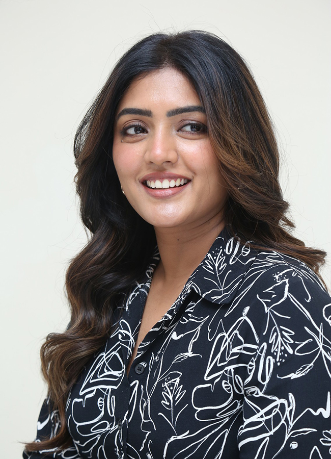 Actress Eesha Rebba Latest HD Images20