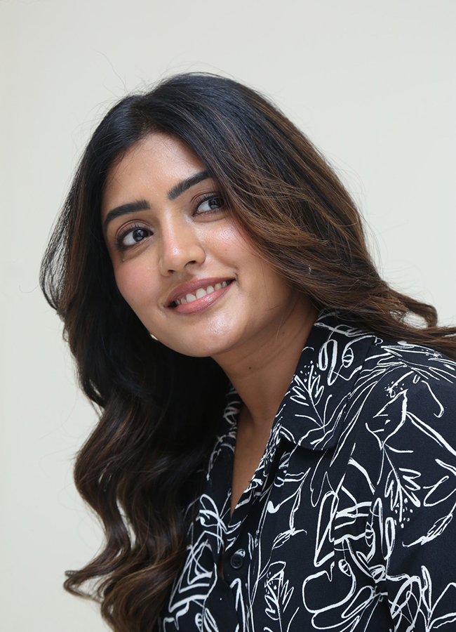 Actress Eesha Rebba Latest HD Images4