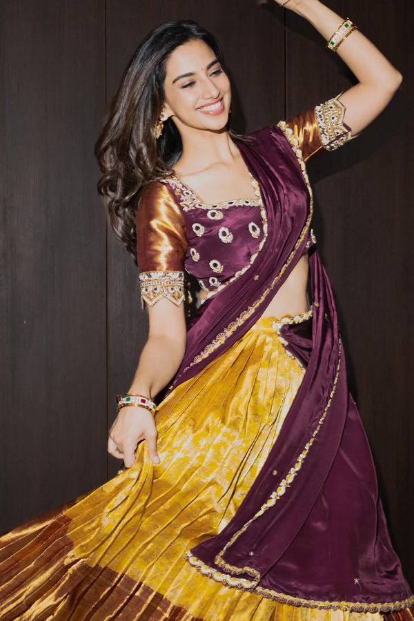 Actress Meenakshi Chaudhary Latest Stunning Photos9