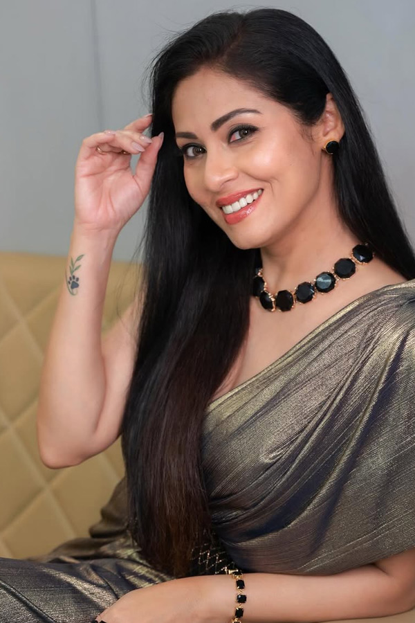 Actress Sadha Latest Beautiful Photos3