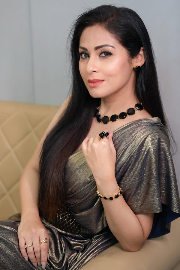 Actress Sadha Latest Beautiful Photos5