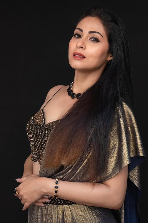 Actress Sadha Latest Beautiful Photos6