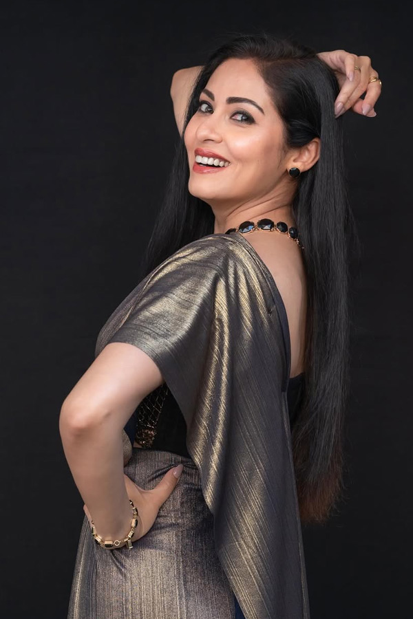 Actress Sadha Latest Beautiful Photos8