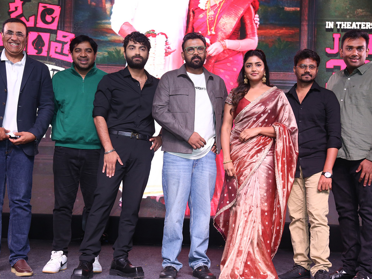 Om Shanti Shanti Shantihi Movie Pre Release Event HD Photos8