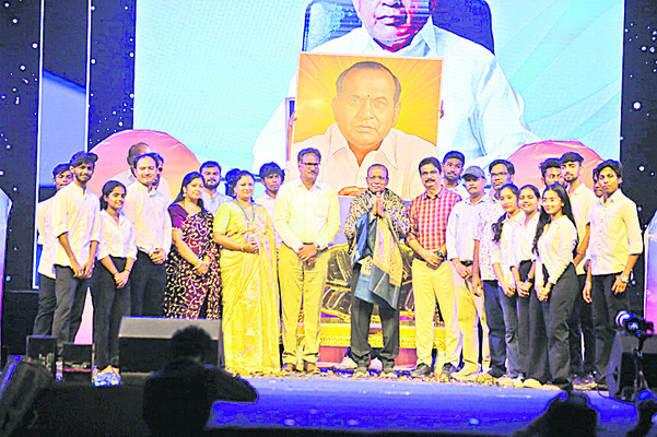 ఎస్సార్‌లో కేరింతలు..1