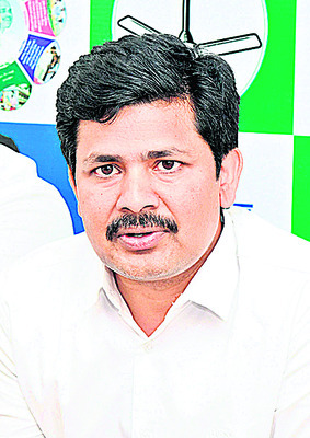 అన్ని అర్హతలు ఉన్నాయి  
2