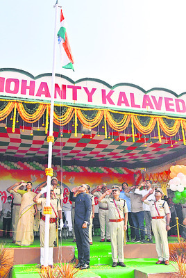 త్రివర్ణం1