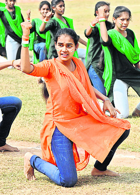 ఆకట్టుకున్న సాంస్కృతిక ప్రదర్శనలు5